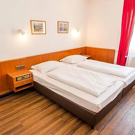 Am Friedensplatz 호텔 3*