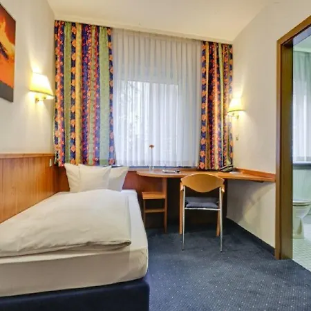 Отель Am Friedensplatz Штутгарт