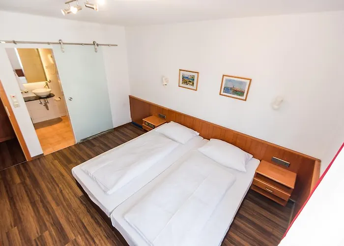 Am Friedensplatz 3* Stuttgart